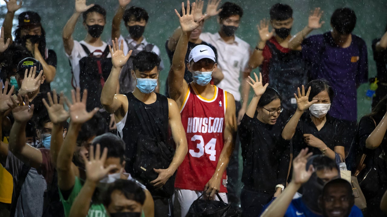 As NBA-China tweet rift continues, James enters spotlight